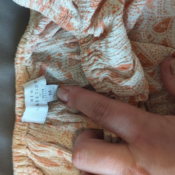 Adorable loose fitting top. Amazing condition. - Picture 3 of 4